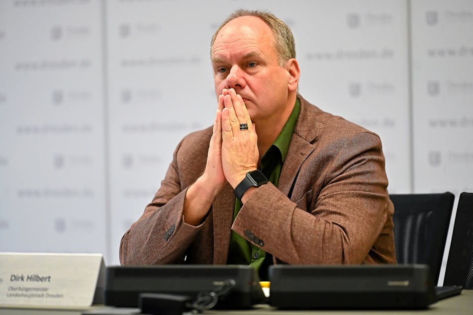 OB Dirk Hilbert (54, FDP) hatte eigentlich zugesagt, dass alle Brunnen bis zum Saisonende im Oktober sprudeln würden.