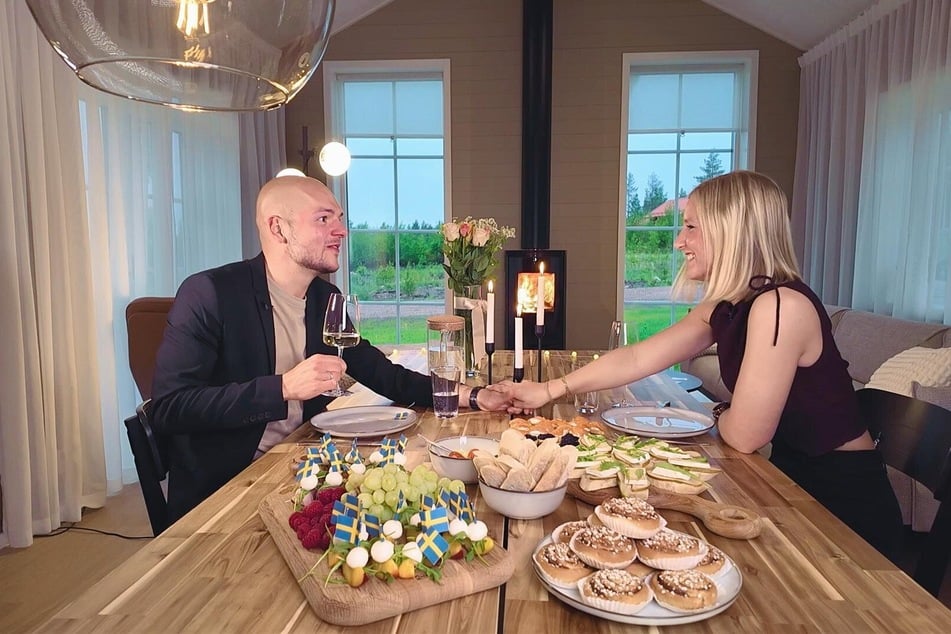 Bis jetzt ist das Liebesexperiment bei Lina (26) und Daniel (31) ein voller Erfolg.