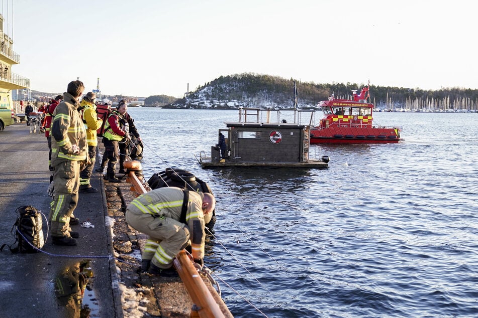 Aus der Not heraus: Eine motorisierte schwimmende Sauna wurde zum Rettungsboot.