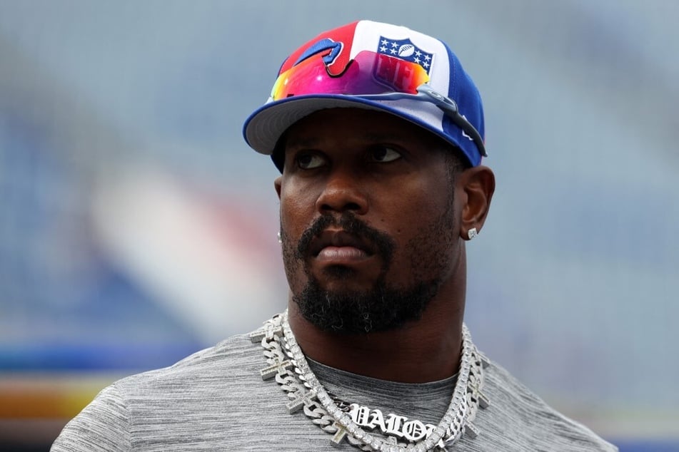 Buffalo Bills linebacker Von Miller has reportedly turned himself in to police after allegedly assaulting his pregnant girlfriend..