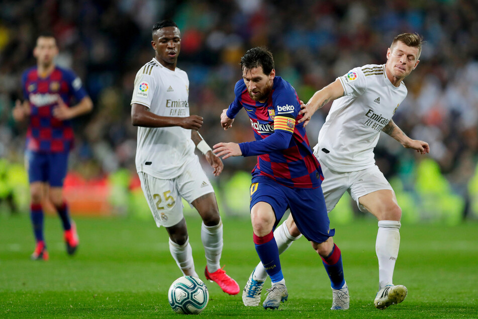 Lionel Messi (am Ball) freut sich auf den Wiedereinstieg in den Spielbetrieb mit dem FC Barcelona.