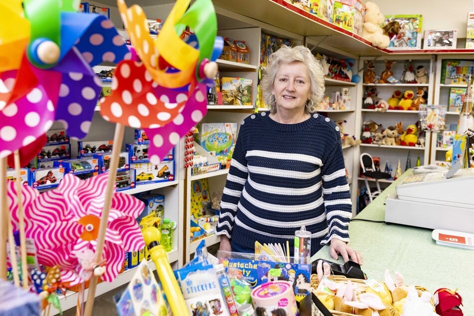 Hinterm Tresen von Frau Heinrich gibt es dieser Tage jede Menge Rabatte.