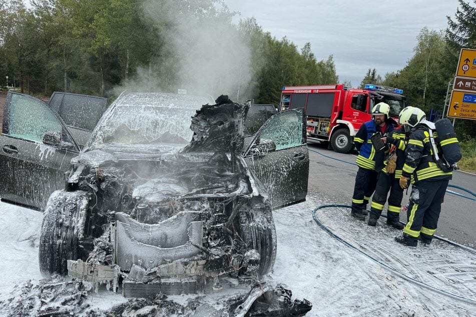 Am Ende war der BMW ein Fall für die Feuerwehr.