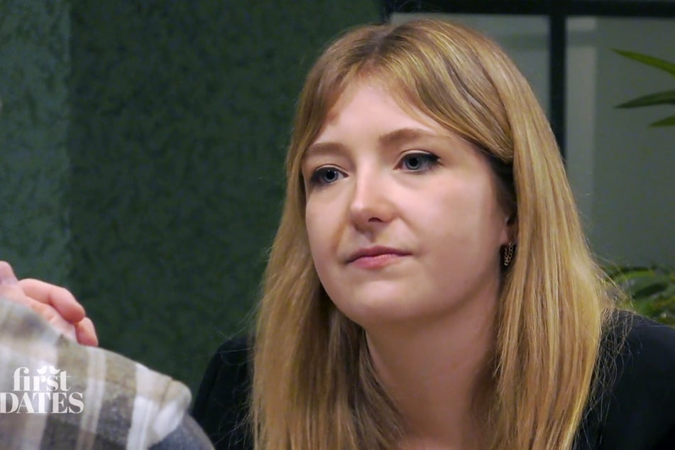 Als die Rechnung kommt, erlaubt Sebastian sich einen kleinen Scherz mit Melissa (22).