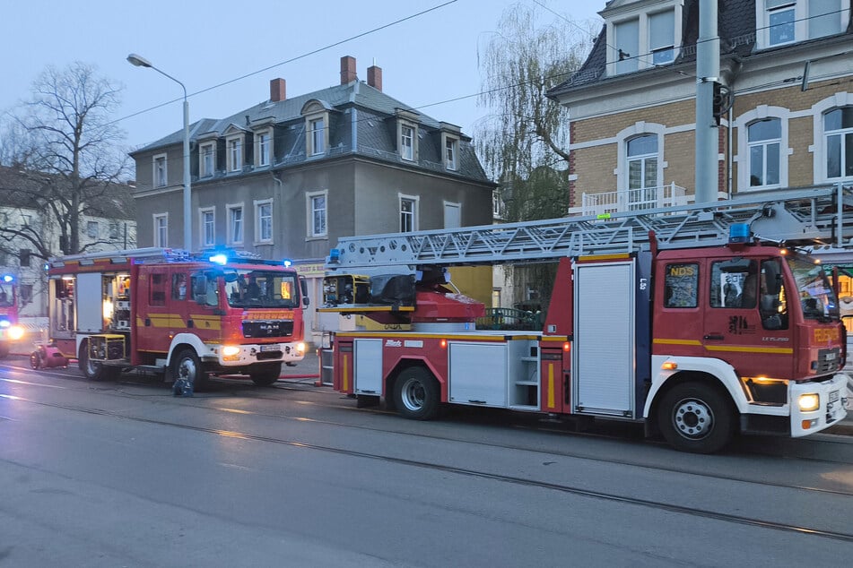 Die Dresdner Feuerwehr musste am Ostersonntag in die Straße des 17. Juni ausrücken.