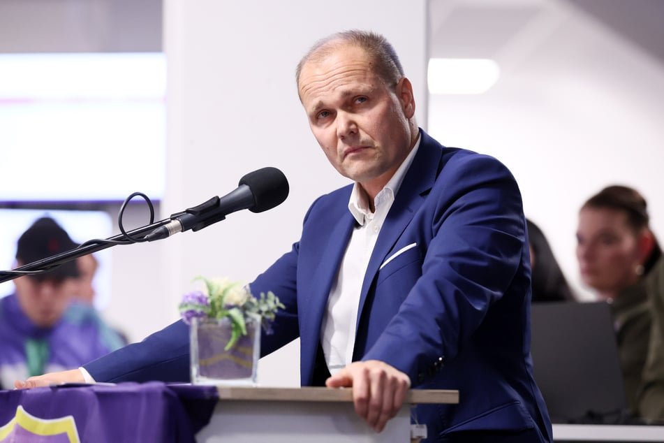 FCE-Präsident Thomas Schlesinger (im Bild) nimmt die Mannschaft und Coach Jens Härtel (56) in die Pflicht.