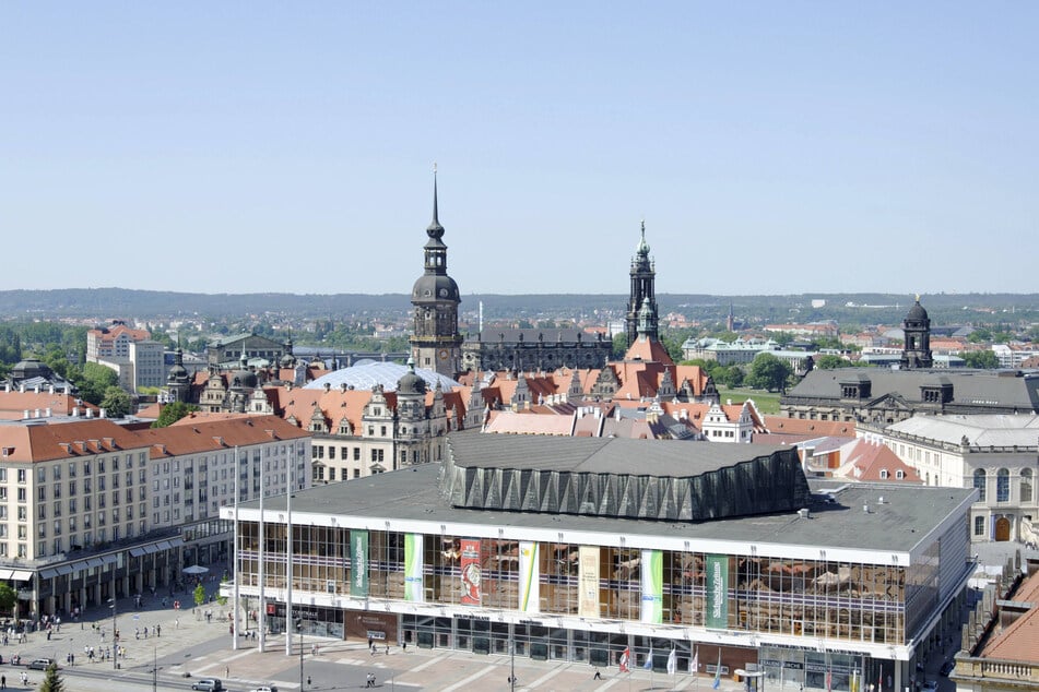 Weg mit der Betonwüste: Mehr Grün (Pflanzen) und mehr Blau (Wasser) für Dresdens Mitte.