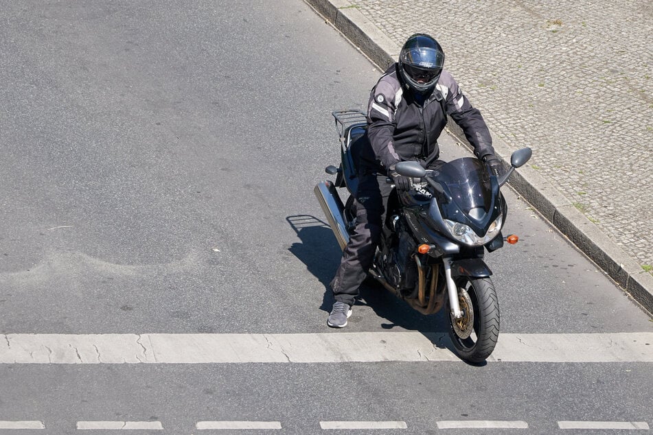 Die Ordnungsbehörde der Stadt Rüsselsheim vermeldet einen Ermittlungserfolg gegen einen Motorradfahrer, der mehrfach durch gravierende Geschwindigkeitsüberschreitungen auf besonders dreiste Art und Weise auffiel. (Symbolfoto)