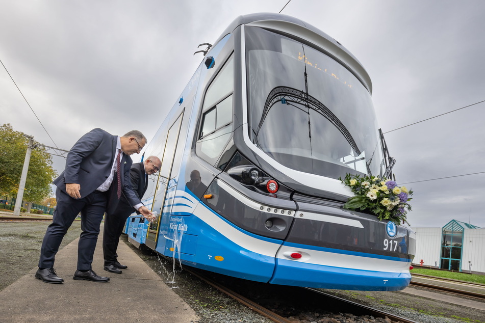 Als diese CVAG-Bahn auf den Namen der Partnerstadt Kirjat Bialik (Israel) getauft wurde, war neben OB Sven Schulze (52, SPD) auch deren Bürgermeister Eli Dukorski (59) anwesend.