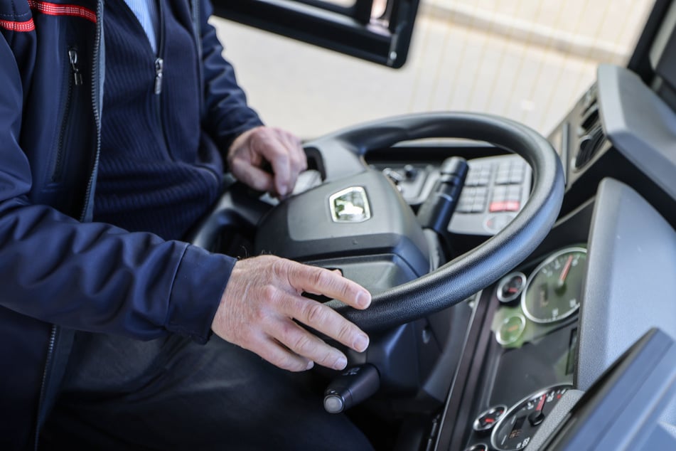 Im Landkreis Harz war ein Busfahrer angetrunken im Dienst. (Symbolbild)