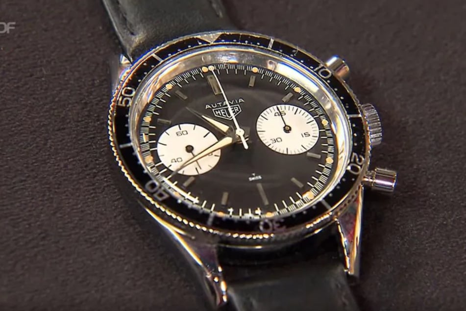 Hergestellt worden ist die Armbanduhr von einer Schweizer Firma, die heute als Tag Heuer bekannt ist.