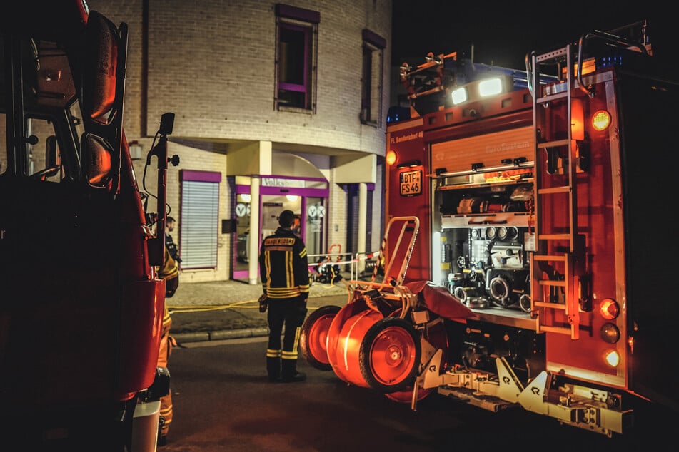 Polizei und Feuerwehr sicherten den Tatort.