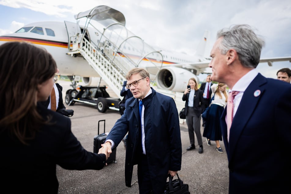 Außenminister Johann Wadephul (63, CDU) reist für ein Treffen nach Zypern. (Archivild)