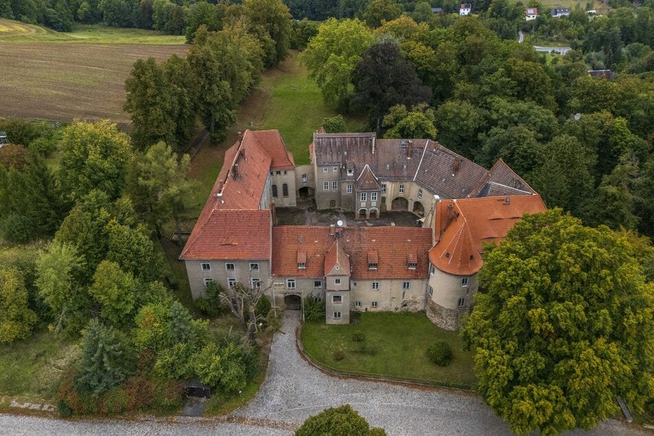 Schloss Rothschönberg in Klipphausen (Landkreis Meißen) ist unter anderem Clubraum und Veranstaltungsort für den Jugendclub.