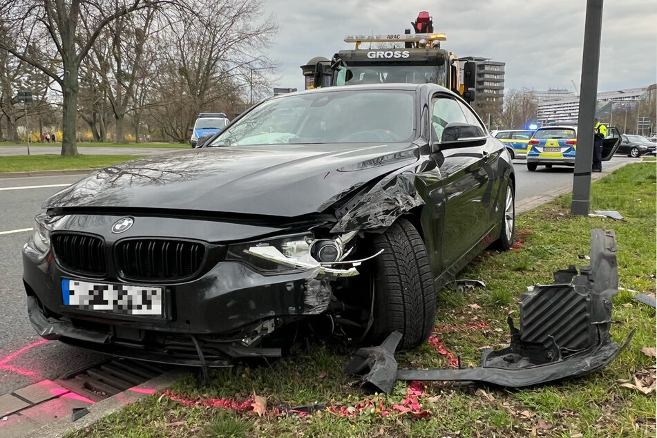 Ein BMW-Fahrer (28) verlor in Dresden die Kontrolle und verunfallte.