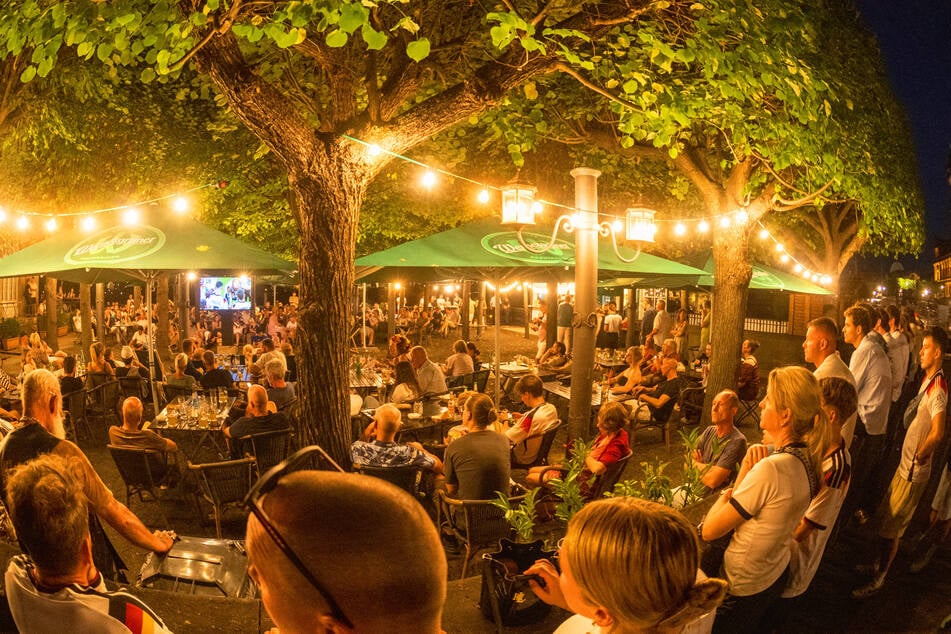 Im Biergarten "ElbaVista" wurde auch gemeinsam die Fußball-WM verfolgt.