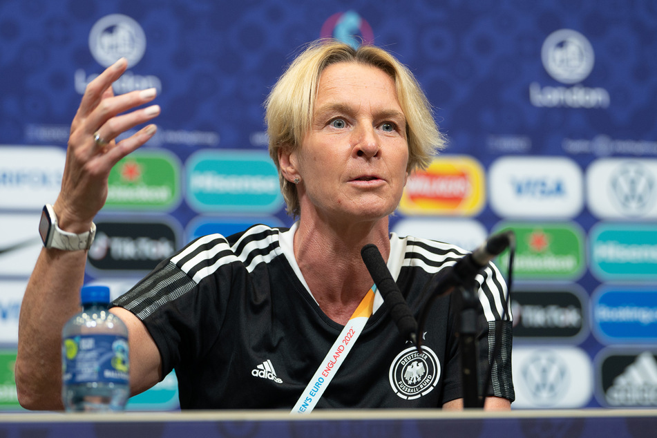Bundestrainerin Martina Voss-Tecklenburg (54) erhofft sich einen Aufschwung im gesamten deutschen Frauen-Fußball.