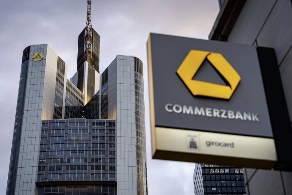 Der Betriebsrat der Commerzbank befürchtet, dass bei Übernahe durch Unicredit bis zu 15.000 Jobs eingespart werden könnten.