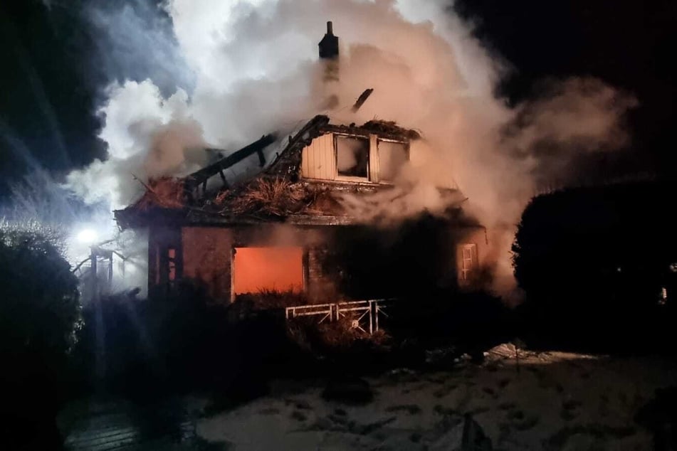 Das Haus wurde völlig zerstört.