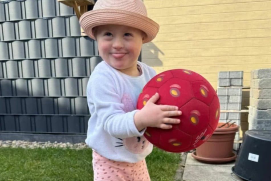Jette (3) wurde mit Down-Syndrom geboren und muss bereits zum zweiten Mal den Krebs besiegen.