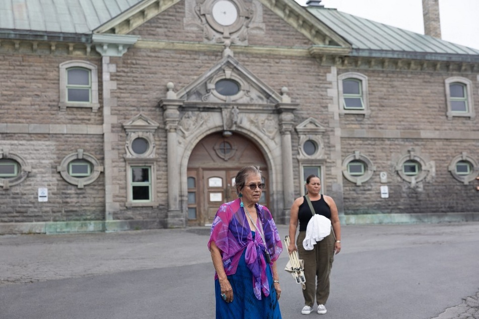 Mohawk Mothers Kahentinetha (c.) and Kwetiio (r.) at the Allan Memorial Institute in Montreal, Canada.