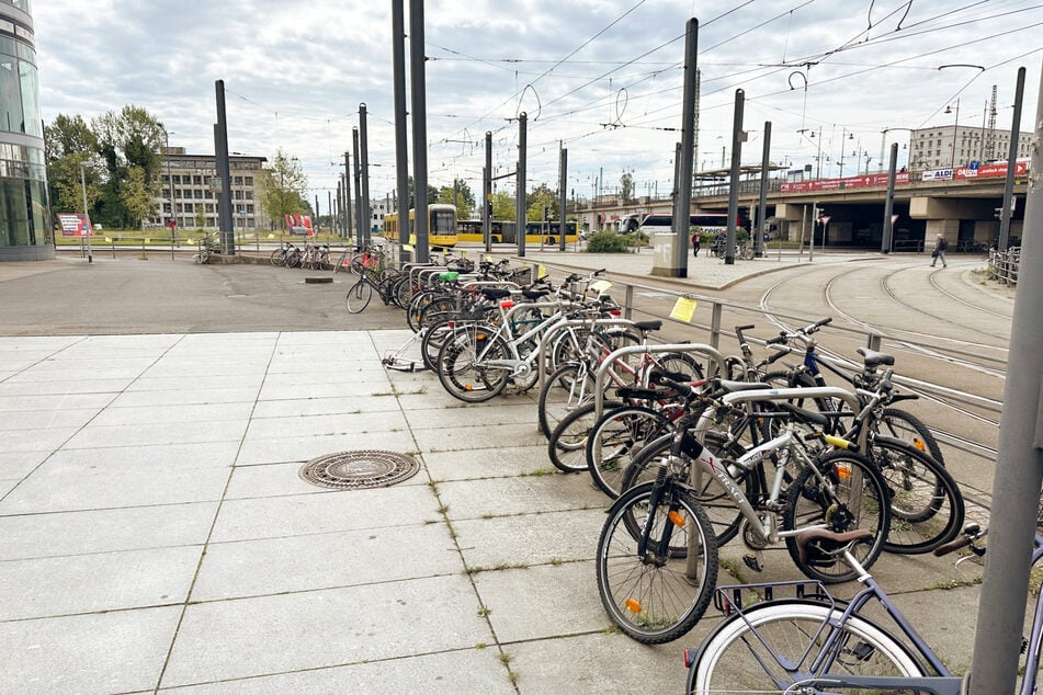 Die Fahrräder am Wiener Platz müssen weg.