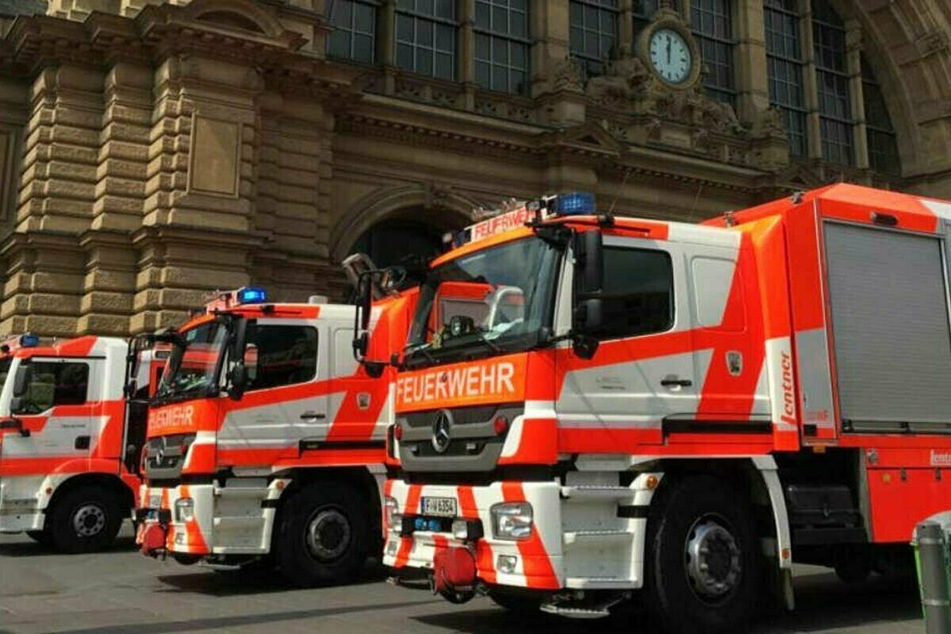 Zahlreiche Einsatzkräfte der Feuerwehr waren nach dem Angriff zum Frankfurter Hauptbahnhof geeilt.