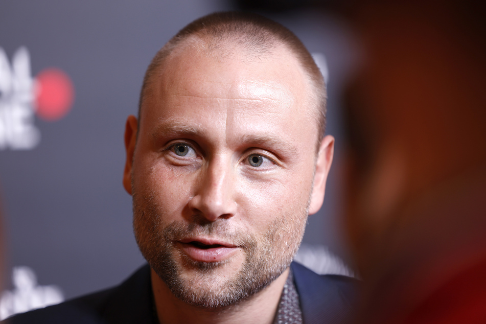 Der Berliner Schauspieler Max Riemelt (39) fühlt sich im Rheinland pudelwohl.