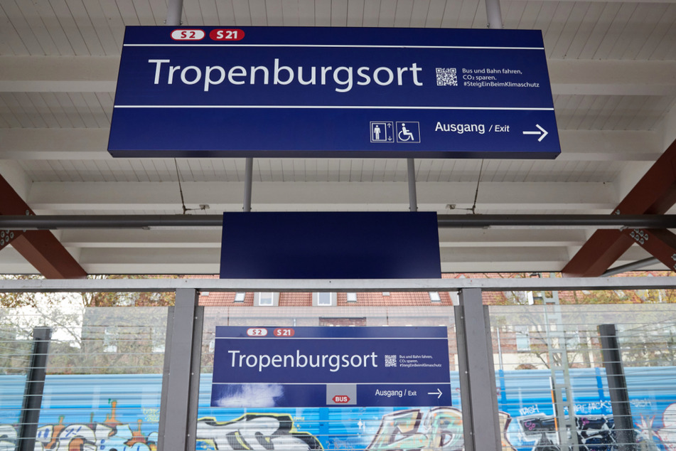 Für drei Tage umbenannt: Wer nach Rothenburgsort will, kommt in Tropenburgsort an.