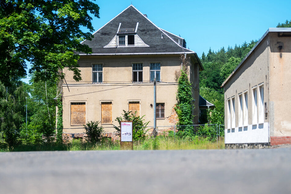Einst residierten hier die Kommandanten des KZ Sachsenburg, nun soll die Villa teils abgerissen werden.