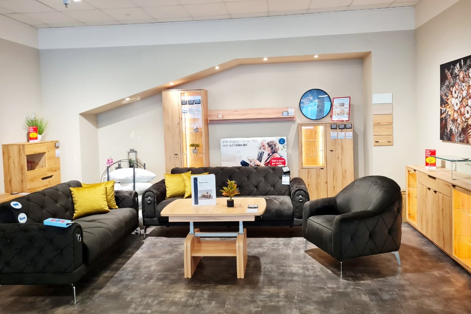 Zum verkaufsoffenen Sonntag (3.5.) gibt's bei ROLLER in Elmshorn hohe Rabatte beim Möbelkauf.²