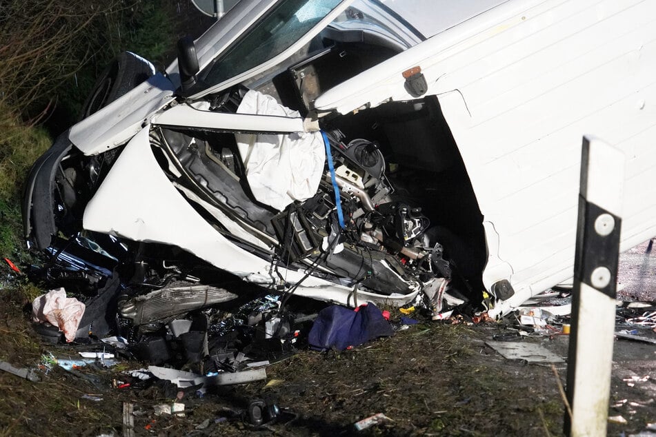 Der 19-Jährige kam an Bord des Transporters ums Leben.