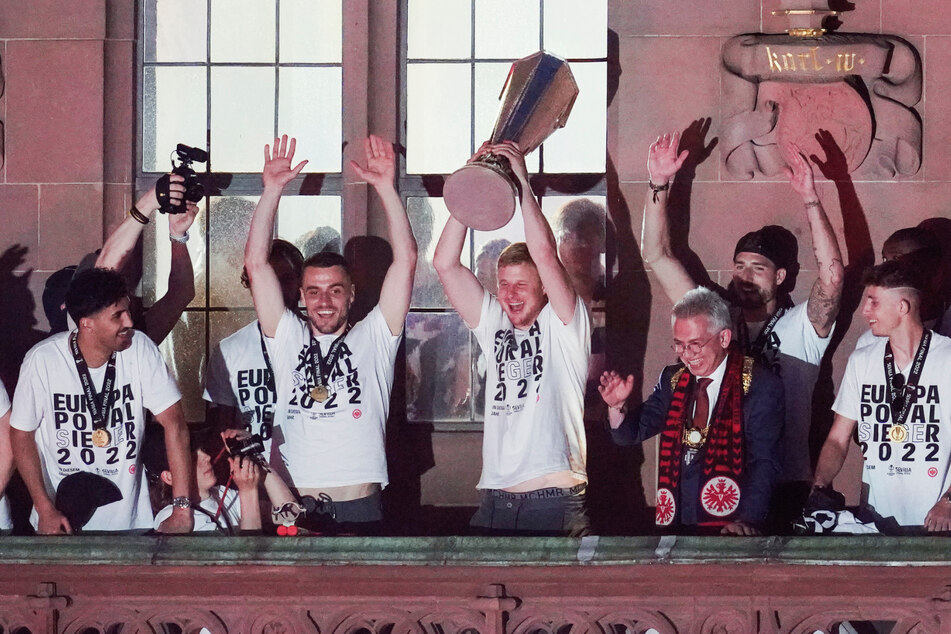 Zum Abschluss seiner Profikarriere feierte Martin Hinteregger mit dem Gewinn der Europa League den wohl größten Erfolg seiner Laufbahn.