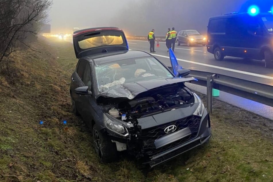Unfall A72: Hyundai-Fahrer kommt von der A72 ab: Unfall sorgt für 25.000 Euro Sachschaden