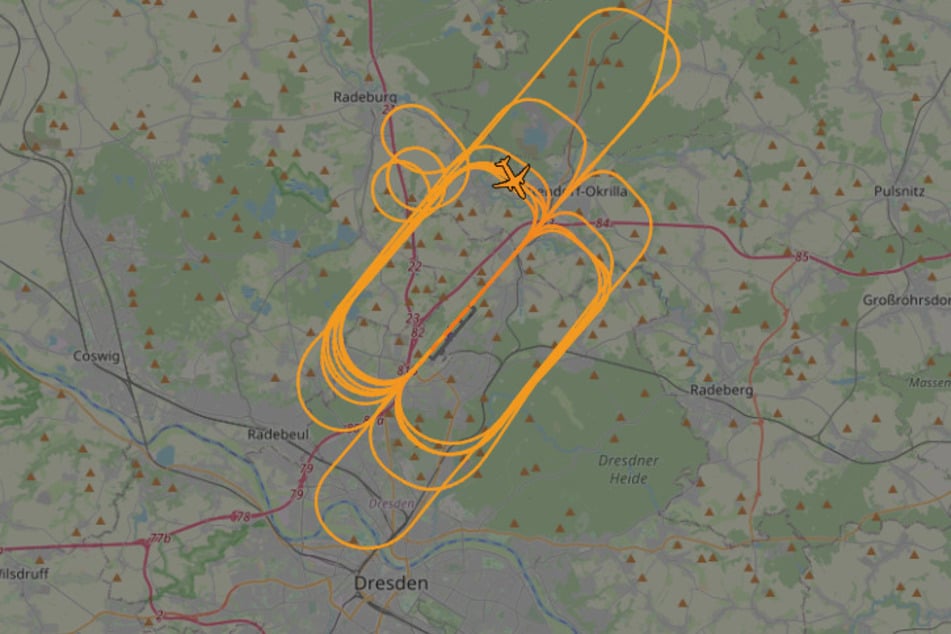 Die Flugbahnen zogen sich bis Radeburg und Ottendorf-Okrilla.