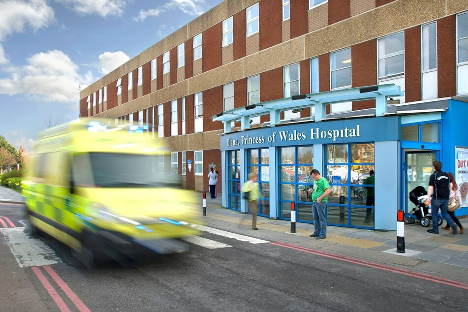 Mann bricht in Krankenhaus ein, trinkt Desinfektionsmittel und schläft ein