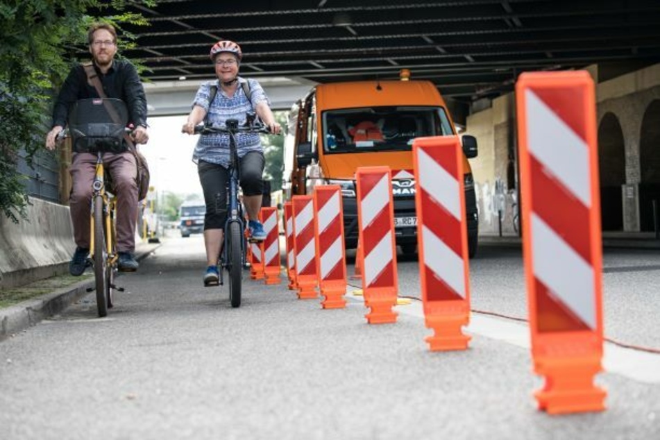 Die neuen Fahrradstreifen in Berlin sollen bestehen bleiben. (Symbolbild)