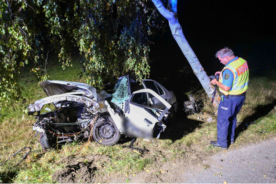 Der Peugeot wurde bei dem Unfall völlig zerstört.
