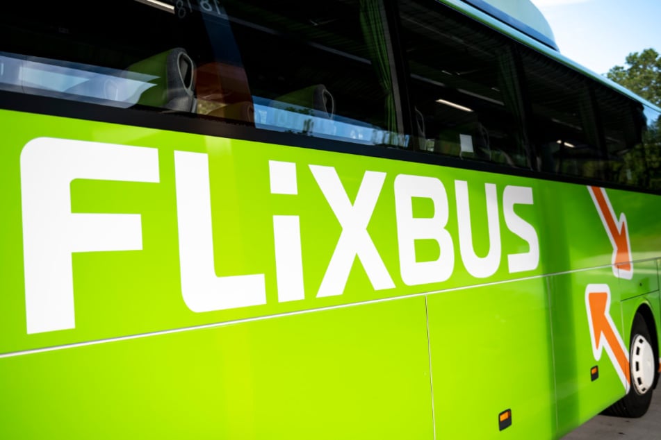 In einem Flixbus Richtung Verona wurde der schwitzende und nervöse Mann kontrolliert, kurz darauf hatten die Ermittler Klarheit. (Symbolbild)