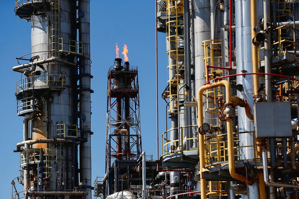 Investments in fossil fuel infrastructure, like oil refineries, are a dead end.