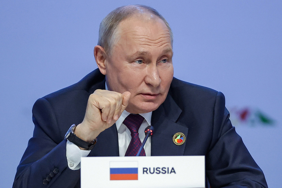 Wladimir Putin (70) widerspricht den Erfolgsmeldungen aus der Ukraine.