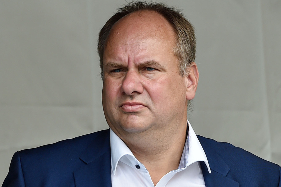 OB Dirk Hilbert (49, FDP) musste sich an der Galle operieren lassen.