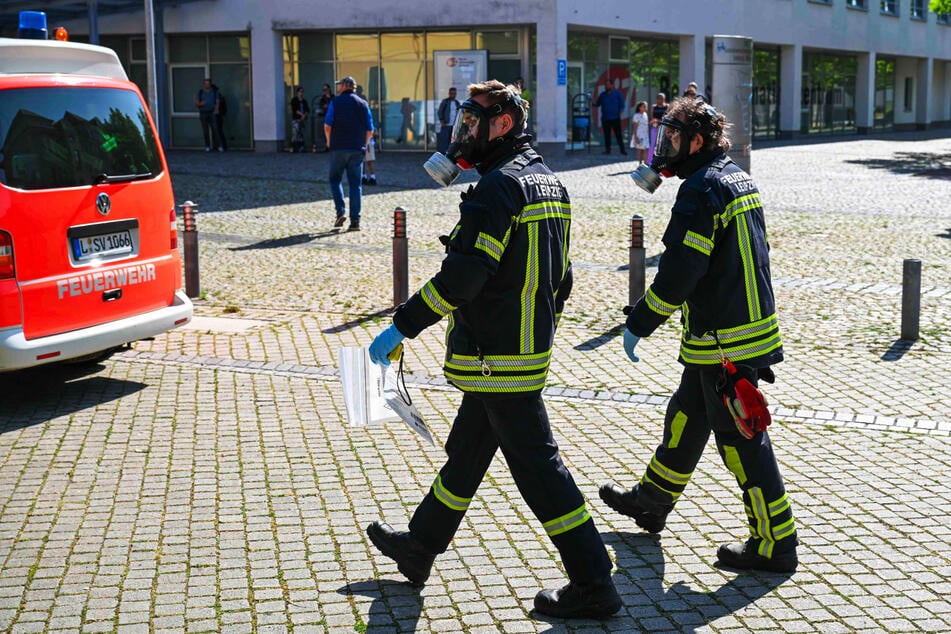 Da nicht sicher gesagt werden konnte, um welchen Stoff es sich handelt, agierte die Feuerwehr mit maximaler Vorsicht.