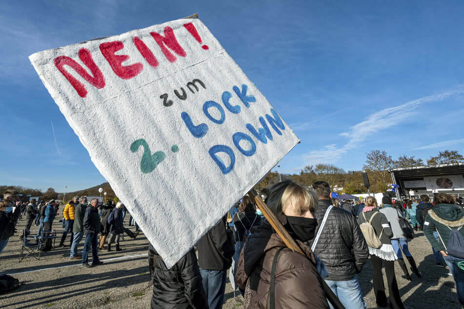 Die Veranstalter hatten in Bayern zunächst 2000 Teilnehmer angemeldet, die Stadt beschränkte die Zahl aber auf 1000 Menschen.