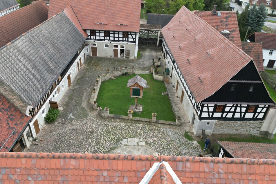 Die Interessengemeinschaft Bauernhaus verlieh die Auszeichnung am Sonntag während einer Festveranstaltung im Hof der Familie Klau in Lehma.