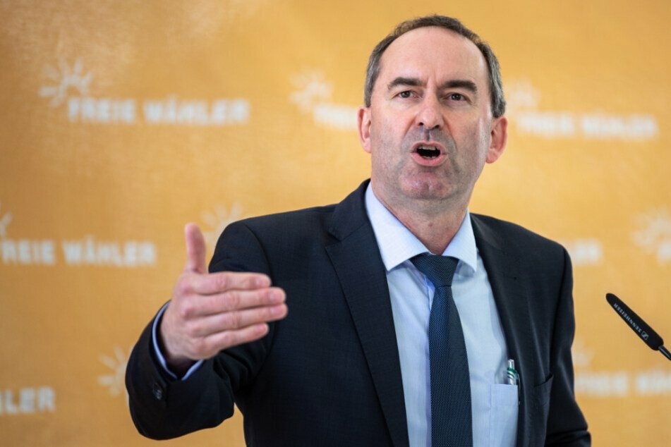 Bayerns Wirtschaftsminister Hubert Aiwanger (50, Freie Wähler) möchte neue Flächen für Windkraftanlagen nutzen.