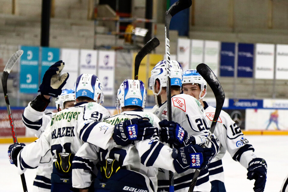 Die Eislöwen feierten hier den Treffer zum 3:2 von Louis Trattner. Doch die Freude war nur kurz.