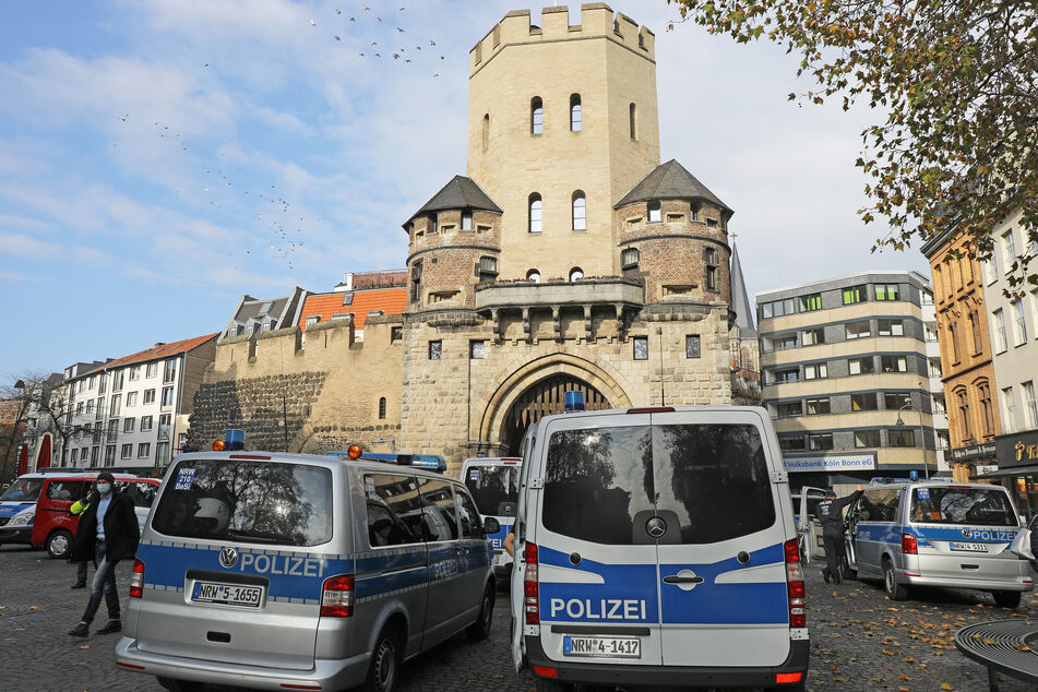 In Köln soll Samstagnacht ein Obdachloser (44) in der Südstadt angezündet und dabei lebensgefährlich verletzt worden sein. Die Tat geschah in der Nähe des Chlodwigplatzes (Archivbild).