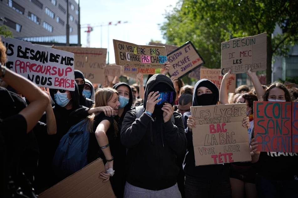 Der Vorfall ereignete sich im Zuge der seit Tagen andauernden Schülerproteste in Frankreich.