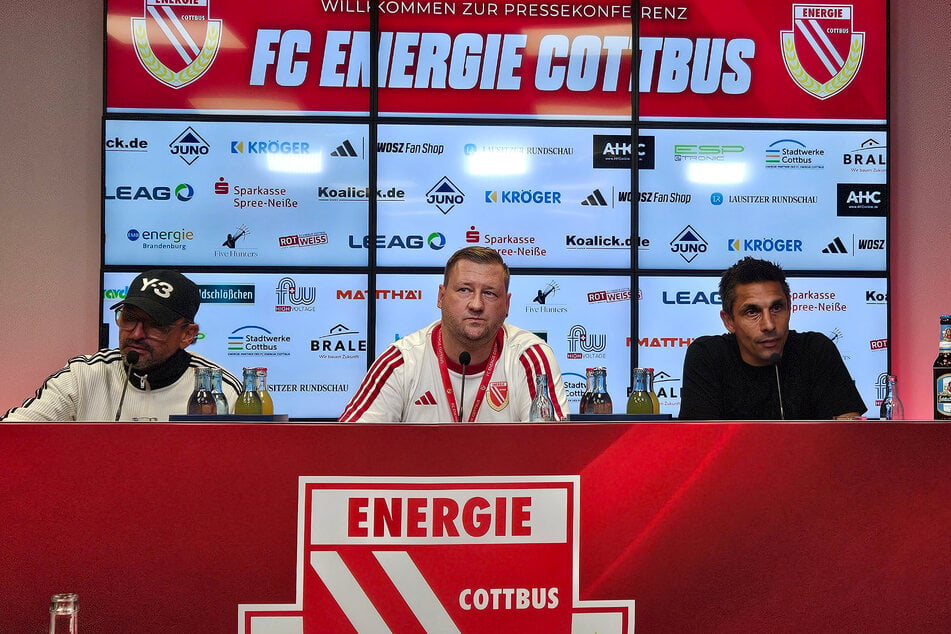 Pele Wollitz (l.) war auf der Pressekonferenz so gar nicht zufrieden.